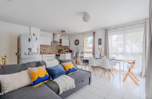 Chanteloup-en-Brie Apartment | Magic Bricks Disney à 10 min 7 personnes Terrasse Billard Parking Arrivée autonome