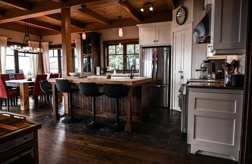 Saint-Joseph-de-la-Rive Ski Chalet | Magic Chalet: Breathtaking River View, Spa in Les Éboulements