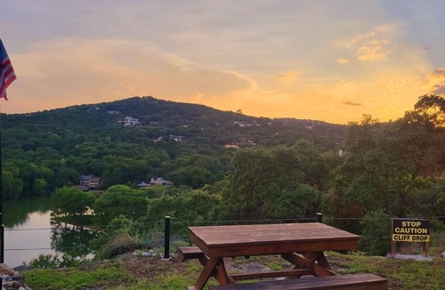Austin Cabin | Magic Cottage Overlooking Lake Austin