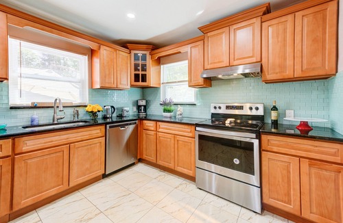 Princeton House | Magic Escape 4 BR Spacious Fully Fenced Backyard with Sauna