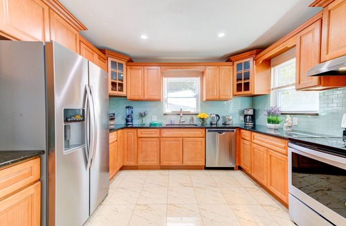 Princeton House | Magic Escape 4 BR Spacious Fully Fenced Backyard with Sauna