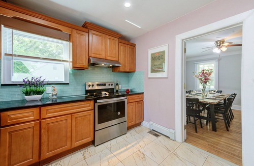 Princeton House | Magic Escape 4 BR Spacious Fully Fenced Backyard with Sauna