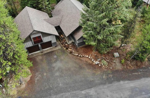 McCall House | Magic McCall Cabin and Studio for Larger Groups wi