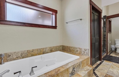 McCall House | Magic McCall Cabin and Studio for Larger Groups