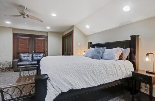 McCall House | Magic McCall Cabin and Studio for Larger Groups