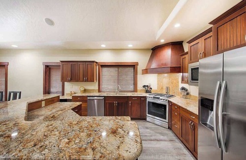 McCall House | Magic McCall Cabin + Studio for Large Groups HOT T