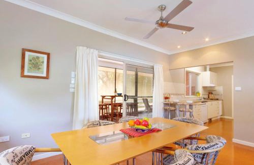 Tea Gardens House | Magic Moments