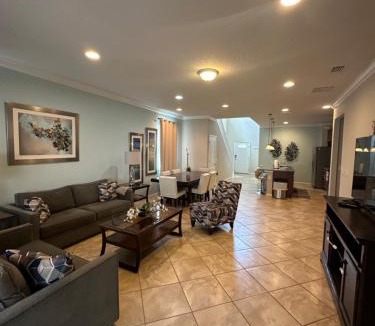 Four Corners House | Magic Moments Villa