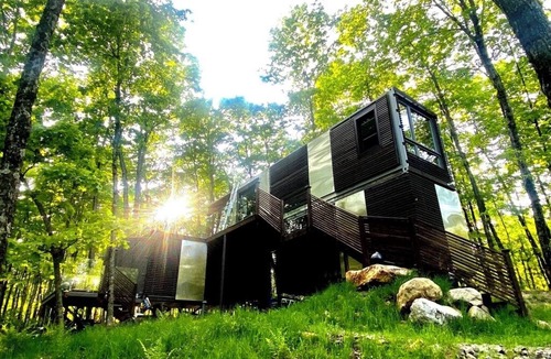 Wentworth Ski Chalet | Magic Mountain Getaway, wet sauna and semi professional music studio