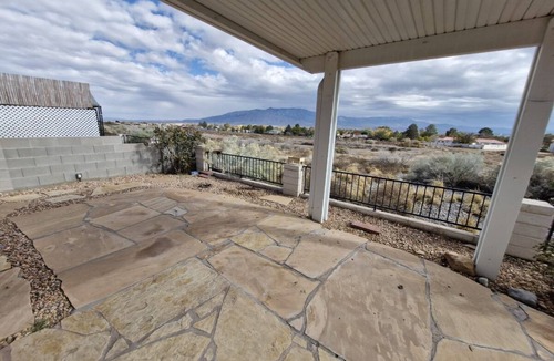 Rio Rancho House | Magic Mountain Hot Air Balloon Sunsets - 3 Bed, 2 Bath - Jacuzzi Tub & Fireplace