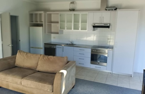 New Plymouth Apartment | Magic on Maratahu. Spacious, Warm & sunny apartment