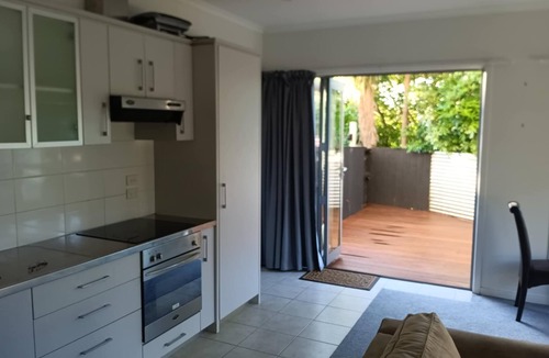New Plymouth Apartment | Magic on Maratahu. Spacious, Warm & sunny apartment