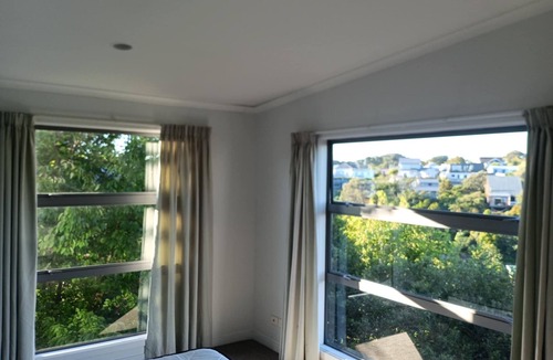 New Plymouth Apartment | Magic on Maratahu. Spacious, Warm & sunny apartment