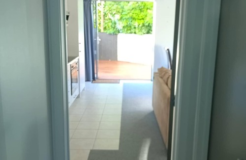 New Plymouth Apartment | Magic on Maratahu. Spacious, Warm & sunny apartment