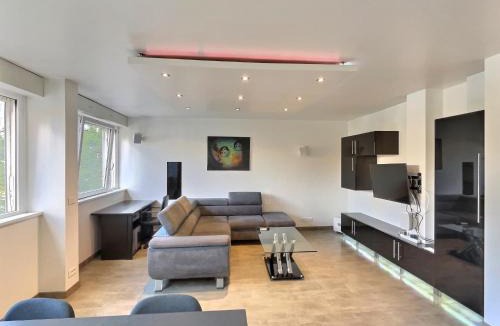 Macon Apartment | 'Magic Red' de Miss.K Conciergerie