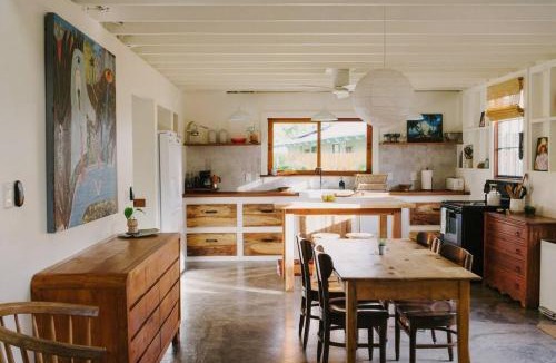 Kahaluu Bay House | Magic Sands Beach Bungalow