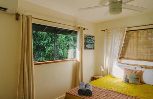 Kahaluu Bay House | Magic Sands Beach Bungalow