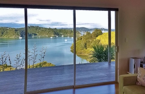 Russell House | Magic Water Views Russell