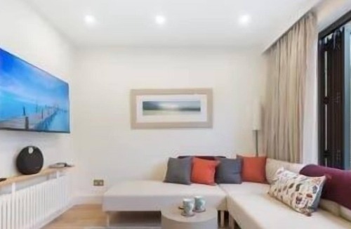 Brixton Hill Apartment | Magical 3BR/2BA-w/Garden-Clapham