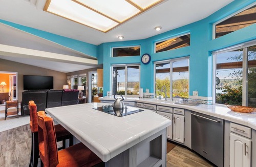 Kingston House | Magical 4 Bed Beachfront Cottage Getaway