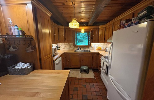 Val David Cabin | Magical 4-bed, Three-Level Log Cabin in Val-David - perfect for your getaway