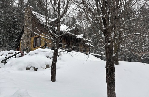 Val David Cabin | Magical 4-bed, Three-Level Log Cabin in Val-David - perfect for your getaway
