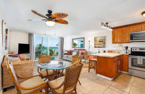 Punaluu Condo | Magical Beachfront Condo