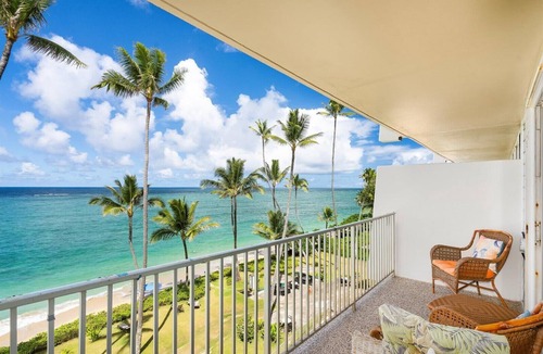 Punaluu Condo | Magical Beachfront Condo