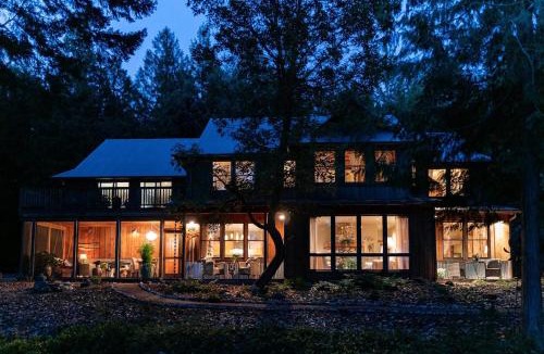 Eastsound House | Magical Beachfront, Hot Tub, Private, Spacious