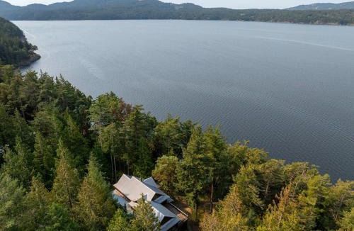 Eastsound House | Magical Beachfront, Hot Tub, Private, Spacious