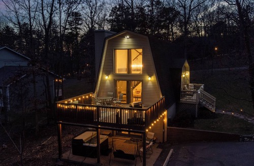 Massanutten Cabin | Magical Harry Potter Cupboard ~ Hot Tub ~ Game Room ~ Sleeps 12