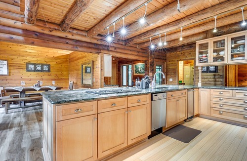 Drayton Plains Cottage | Magical Metamora Cottage w/Fire Pit, Pond, Deck!
