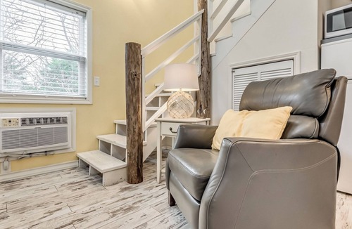 Longtown Cabin | Magical Moments Await! Fabulous Lake View & Star Gazing from Upper Balcony.