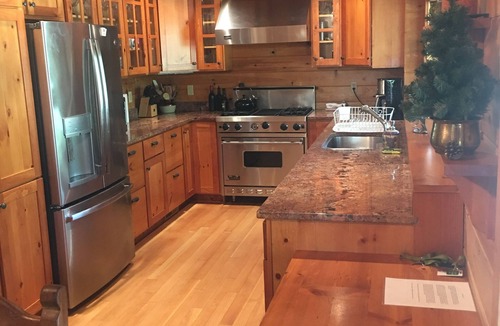 Talmont House | Magical North Tahoe Getaway; three master bedrooms, wifi, new kitchen & hot-tub