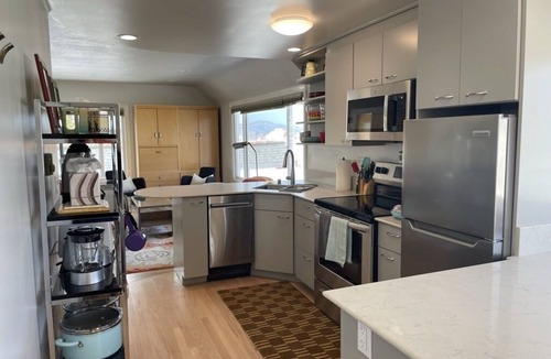 Marina District Apartment | Magical Penthouse Hideaway + Deck = 360' Views!