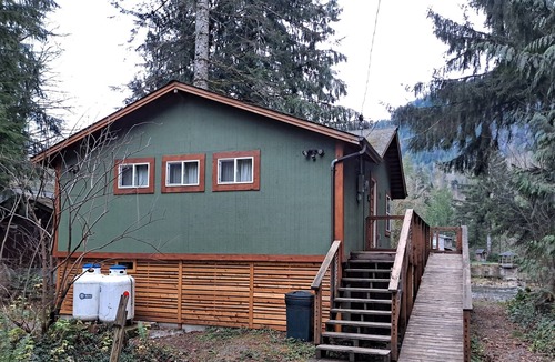 Gold Bar Cabin | Magical Retreat on the Skykomish River