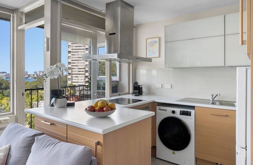 McMahons Point Apartment | Magical Sydney Escape with Harbour Views & Parking