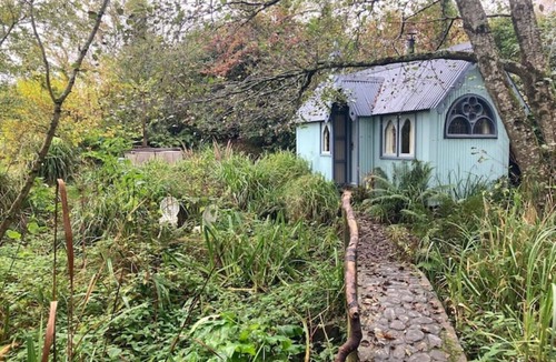 Bude Cabin | Magical Tabernacle In a Beautiful Setting Hot Tub