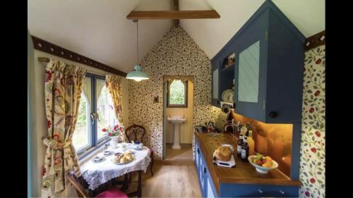Bude Cabin | Magical Tabernacle in a Beautiful Setting with Hot Tub