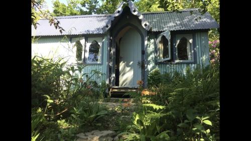 Bude Cabin | Magical Tabernacle in a Beautiful Setting with Hot Tub