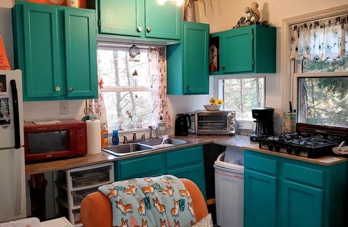 Grubville House | Magical Tree House Rental Nestled in the Woods on Farm Retreat near St. Louis, Missouri