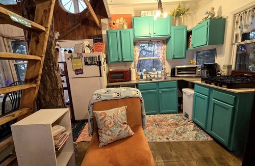 Grubville House | Magical Tree House Rental Nestled in the Woods on Farm Retreat near St. Louis, Missouri