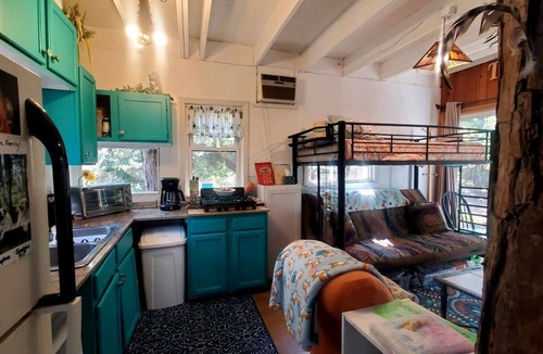 Grubville House | Magical Tree House Rental Nestled in the Woods on Farm Retreat near St. Louis, Missouri