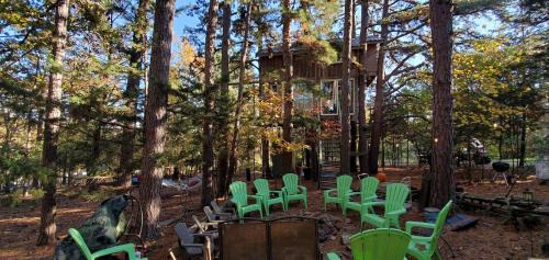 Grubville House | Magical Tree House Rental Nestled in the Woods on Farm Retreat near St. Louis, Missouri