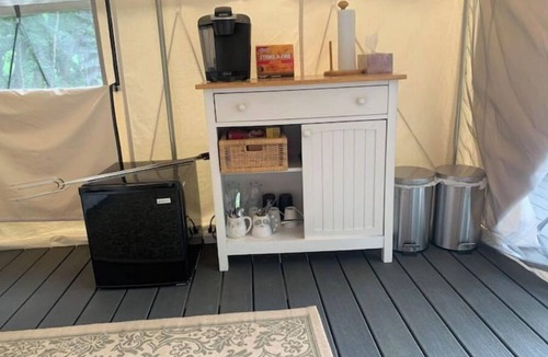 Pottsgrove RV Rental | Magical Tree House with Hot Tub, Fire Pit & Slide