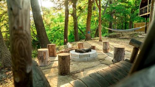 Rosston House | Magical Treehouse Retreat with Creek Views near Forestburg Forest in Forestburg, Texas