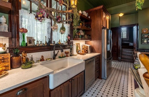 Anna House | Magical Victorian near hiking/wine trail