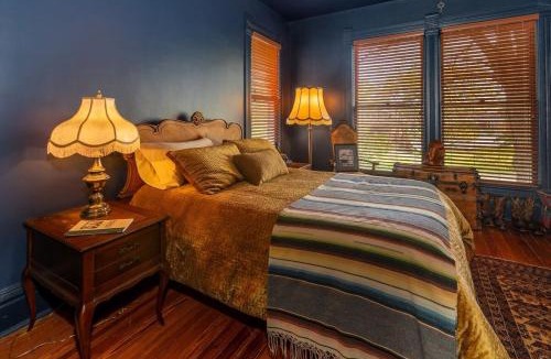 Anna House | Magical Victorian near hiking wine trail