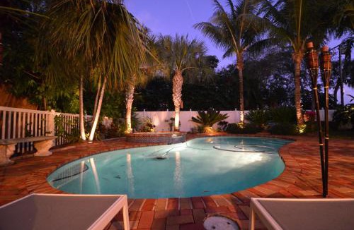 Lake Worth House | Magical villa -Private pool-spa & garden