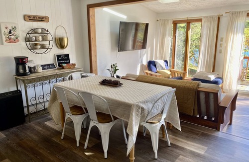 Ashford Cottage | Magical Waterfront Cottage! Pet friendly!